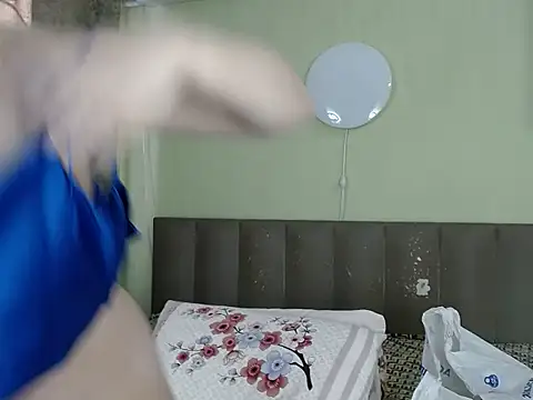 Snapshot of Kira_Miler chatting on 02/11/25, 06:40 Kira Miler online show from 02/11/25, 06:40