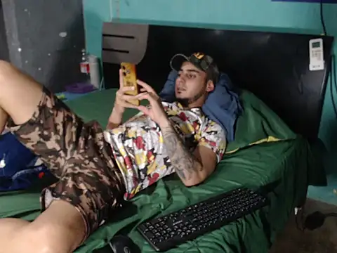 Snapshot of xxxxhotxoxo chatting on 11/21/25, 08:51 xxxxhotxoxo online show from 11/21/25, 08:51