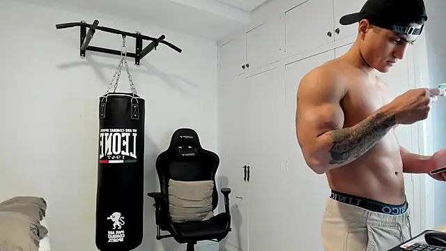 dan01  online show from 12/15/25, 01:37