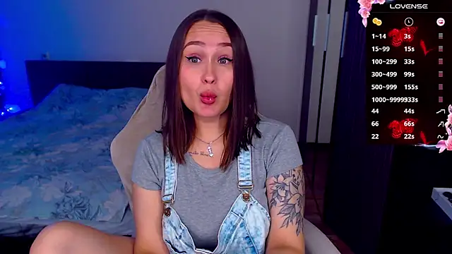 Snapshot of Cutie-Melanie chatting on 10/19/25, 07:36 Cutie-Melanie online show from 10/19/25, 07:36