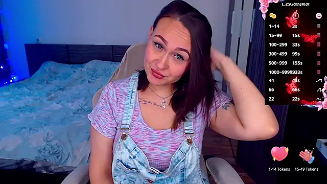 Snapshot of Cutie-Melanie chatting on 10/20/25, 08:48 Cutie-Melanie online show from 10/20/25, 08:48
