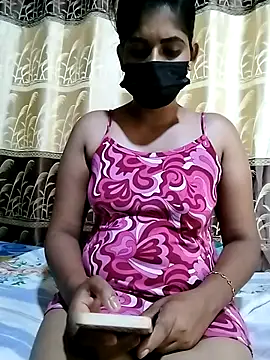 Snapshot of SLZAARA chatting on 12/19/24, 06:23 SLZAARA online show from 12/19/24, 06:23