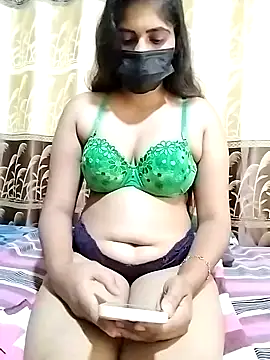 Snapshot of SLZAARA chatting on 12/22/24, 04:48 SLZAARA online show from 12/22/24, 04:48