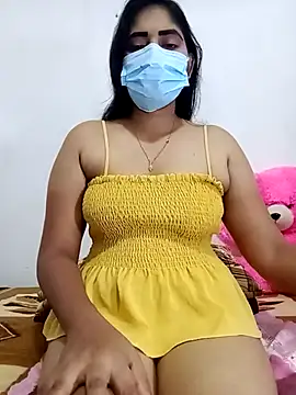 Snapshot of SLZAARA chatting on 11/18/25, 08:24 SLZAARA online show from 11/18/25, 08:24