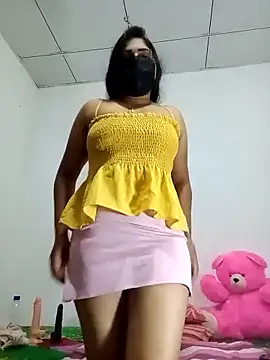 Snapshot of SLZAARA chatting on 12/22/25, 08:28 SLZAARA online show from 12/22/25, 08:28