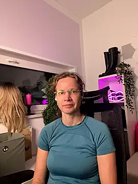 AnnikaRose online show from 01/11/26, 01:38