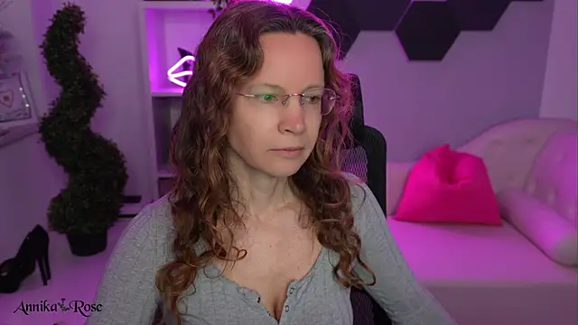 AnnikaRose online show from 02/03/26, 08:19