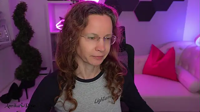AnnikaRose online show from 02/06/26, 12:30