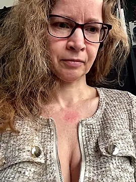 AnnikaRose online show from 04/14/26, 06:08