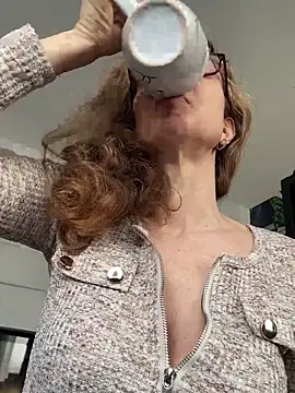 AnnikaRose online show from 04/15/26, 05:47