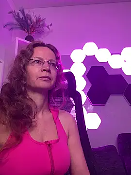 AnnikaRose online show from 04/29/26, 06:17