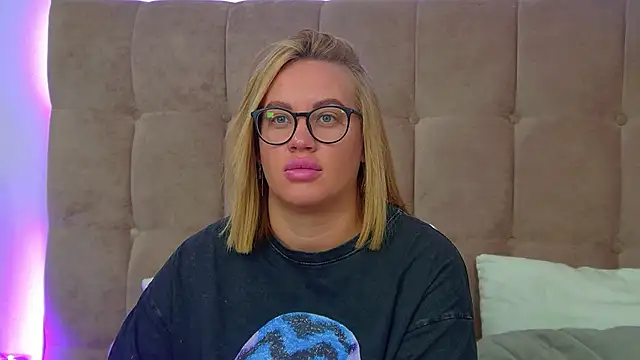 MariaNeumann online show from 11/19/25, 06:24