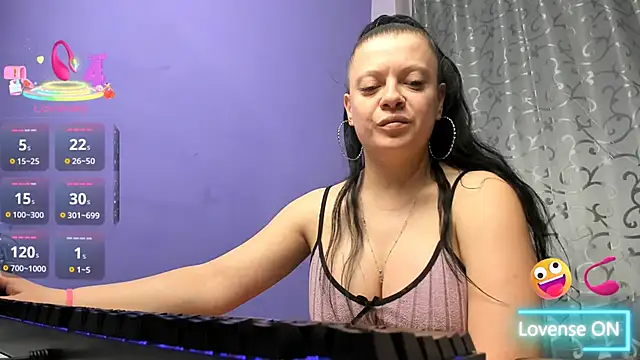 AdriannaLily online show from 05/08/26, 04:34