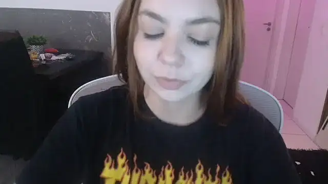 Snapshot of HotRuiva chatting on 10/12/25, 09:47 HotRuiva online show from 10/12/25, 09:47