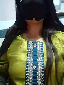 Snapshot of Aishwaryaa_69 chatting on 02/03/25, 07:29 Aishwaryaa 69 online show from 02/03/25, 07:29