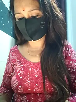 Snapshot of Aishwaryaa_69 chatting on 03/05/25, 09:16 Aishwaryaa 69 online show from 03/05/25, 09:16