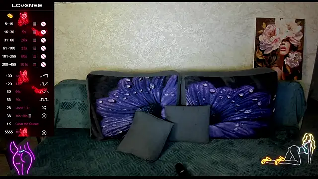  NigoNika online show from 11/17/25, 12:11