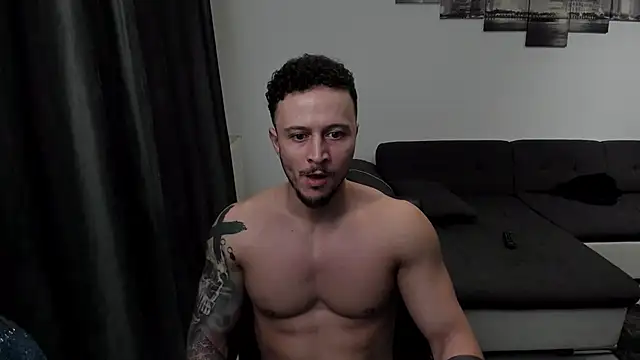 Snapshot of Richarddarell1 chatting on 02/21/25, 05:46 Richarddarell1 online show from 02/21/25, 05:46