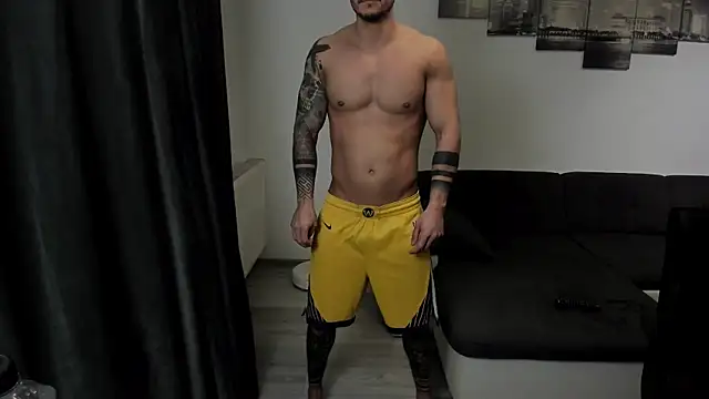 Snapshot of Richarddarell1 chatting on 11/11/25, 05:07 Richarddarell1 online show from 11/11/25, 05:07