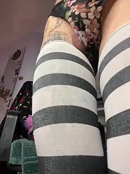 giuli zerozero online show from 02/14/25, 03:15