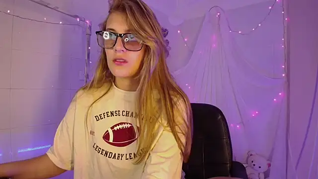 Giia paiige18 online show from 11/10/25, 01:21