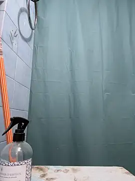 Snapshot of Rogerpere chatting on 10/14/25, 05:58 Rogerpere online show from 10/14/25, 05:58