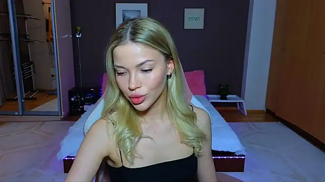 Snapshot of EmmyMills chatting on 01/17/25, 09:06 EmmyMills online show from 01/17/25, 09:06