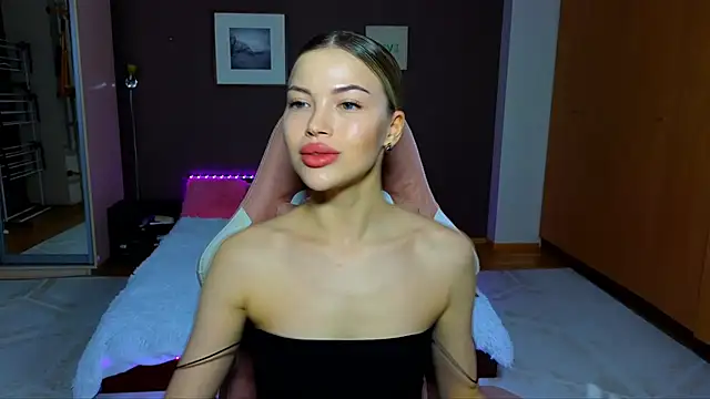 Snapshot of EmmyMills chatting on 02/23/25, 10:20 EmmyMills online show from 02/23/25, 10:20