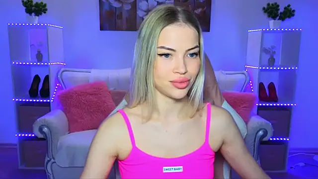 Snapshot of EmmyMills chatting on 10/19/25, 09:15 EmmyMills online show from 10/19/25, 09:15