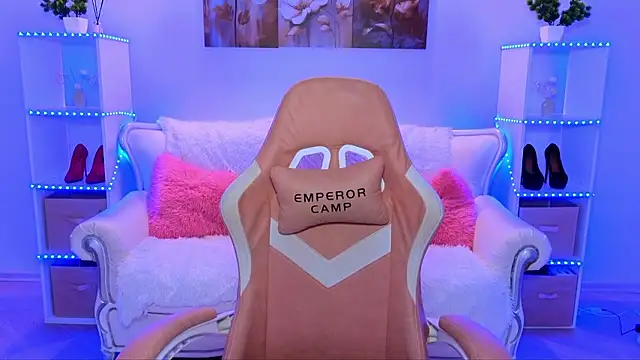 Snapshot of EmmyMills chatting on 01/13/26, 05:51 EmmyMills online show from 01/13/26, 05:51