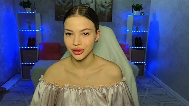 Snapshot of EmmyMills chatting on 02/06/26, 10:57 EmmyMills online show from 02/06/26, 10:57