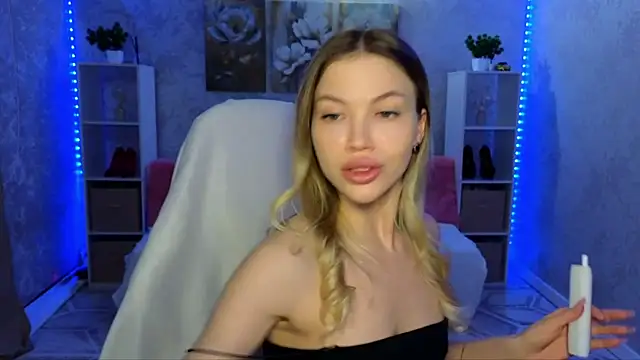 Snapshot of EmmyMills chatting on 02/20/26, 09:59 EmmyMills online show from 02/20/26, 09:59