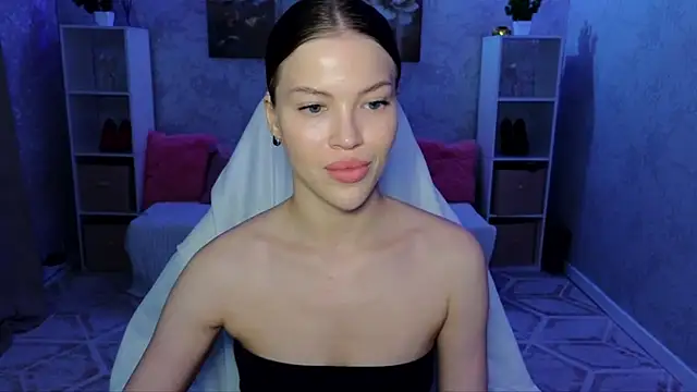 EmmyMills online show from 06/28/26, 08:04