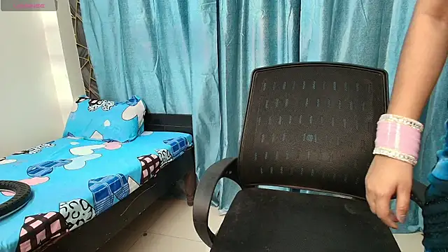 Snapshot of Cute-Russian chatting on 09/10/25, 04:12 Cute-Russian online show from 09/10/25, 04:12