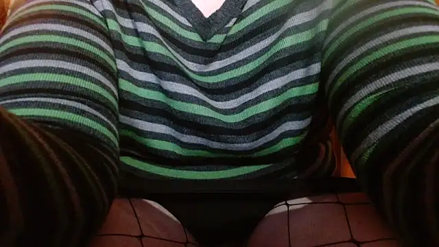 Snapshot of cosmicjones chatting on 12/25/24, 11:11 cosmicjones online show from 12/25/24, 11:11