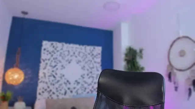 Snapshot of BellaHarllow chatting on 02/19/26, 07:21 BellaHarllow online show from 02/19/26, 07:21