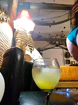 Snapshot of Avaivory chatting on 10/23/25, 07:56 Avaivory online show from 10/23/25, 07:56