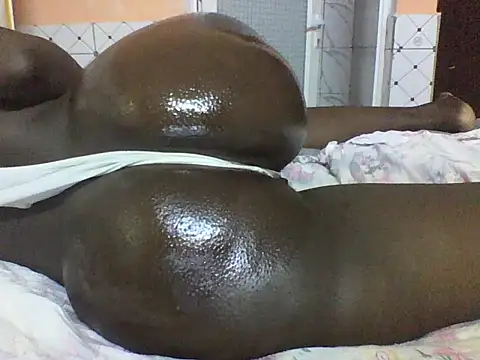 Snapshot of Lovely-edday2 chatting on 12/17/25, 02:17 Lovely-edday2 online show from 12/17/25, 02:17