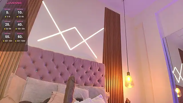 Sophia turneer online show from 09/27/25, 09:20