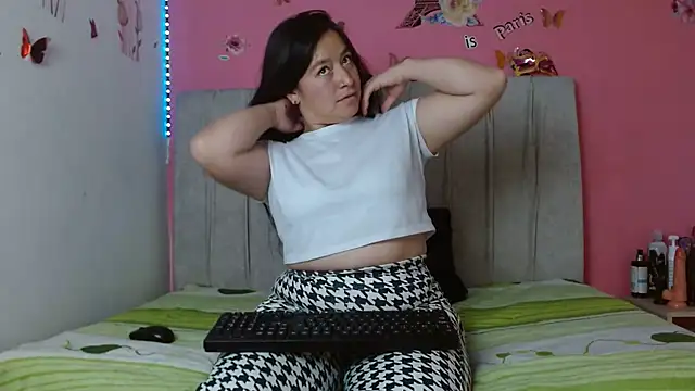 Snapshot of monickhot303av chatting on 02/13/25, 02:56 monickhot303av online show from 02/13/25, 02:56