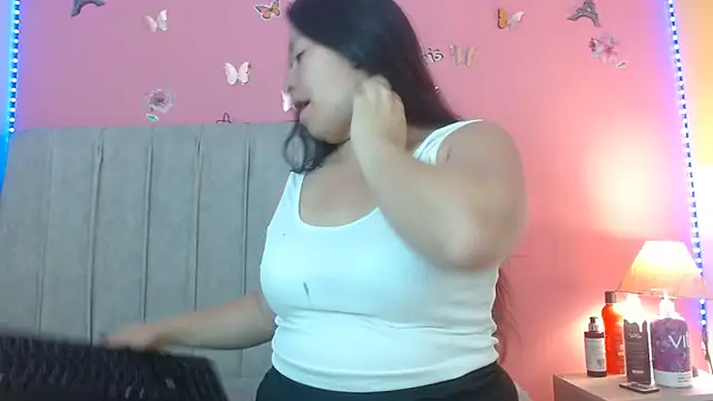 Snapshot of monickhot303av chatting on 03/05/25, 03:29 monickhot303av online show from 03/05/25, 03:29