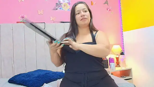 Snapshot of monickhot303av chatting on 03/22/25, 04:56 monickhot303av online show from 03/22/25, 04:56