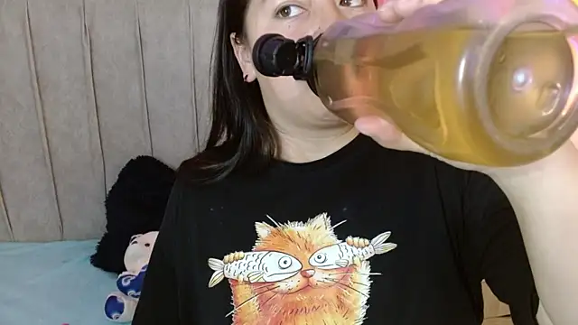 Snapshot of monickhot303av chatting on 11/22/25, 04:22 monickhot303av online show from 11/22/25, 04:22