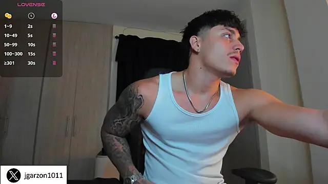 Snapshot of _joansoto chatting on 02/08/25, 01:33  joansoto online show from 02/08/25, 01:33