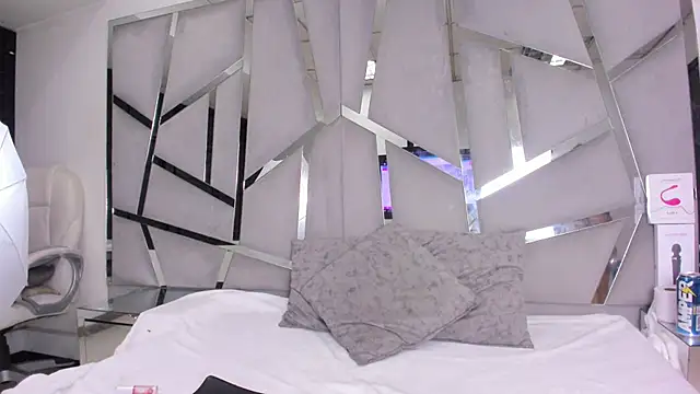 Catherinee69 x online show from 10/30/25, 04:03