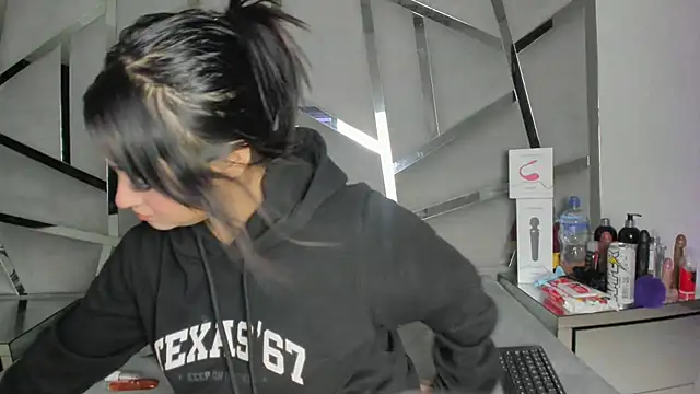 Catherinee69 x online show from 11/26/25, 04:46