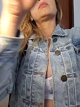 Snapshot of FREYJA- chatting on 03/29/26, 08:20 FREYJA- online show from 03/29/26, 08:20