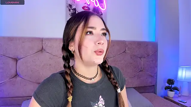 Snapshot of lunar_leen chatting on 02/01/25, 06:51 lunar leen online show from 02/01/25, 06:51