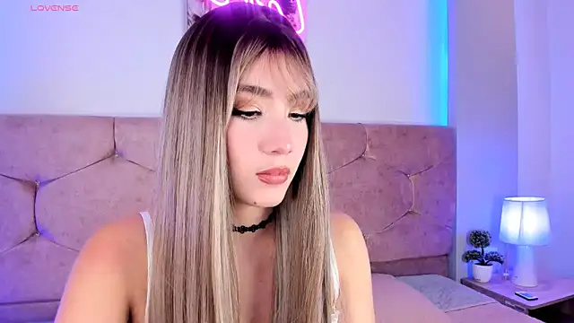 Snapshot of lunar_leen chatting on 02/02/25, 12:24 lunar leen online show from 02/02/25, 12:24