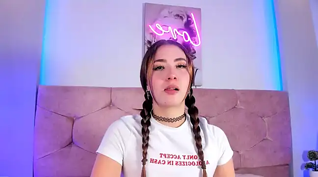 Snapshot of lunar_leen chatting on 02/20/25, 06:57 lunar leen online show from 02/20/25, 06:57